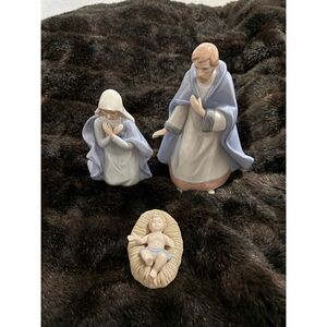Cosmos Gifts Christmas Nativity Ceramic Figurine 8in Set of 3 Jesus Mary Joseph
